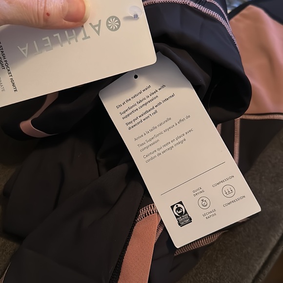 Athleta Ultimate Stash Pocket Ignite 7/8 Tight Legging - Picture 7 of 8